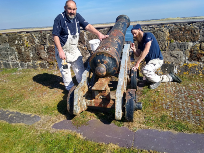 Steve and Craig, weighing up the work needed on one of the cannon.